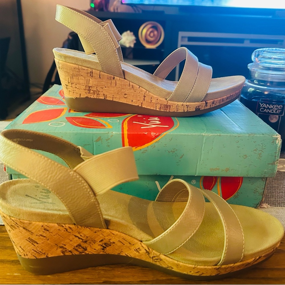 Yuu Tan Wedge Sandals Size 10